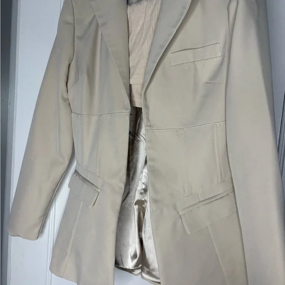 Club LLONDON Elegant Cream Women's Blazer - Picture 4 of 5